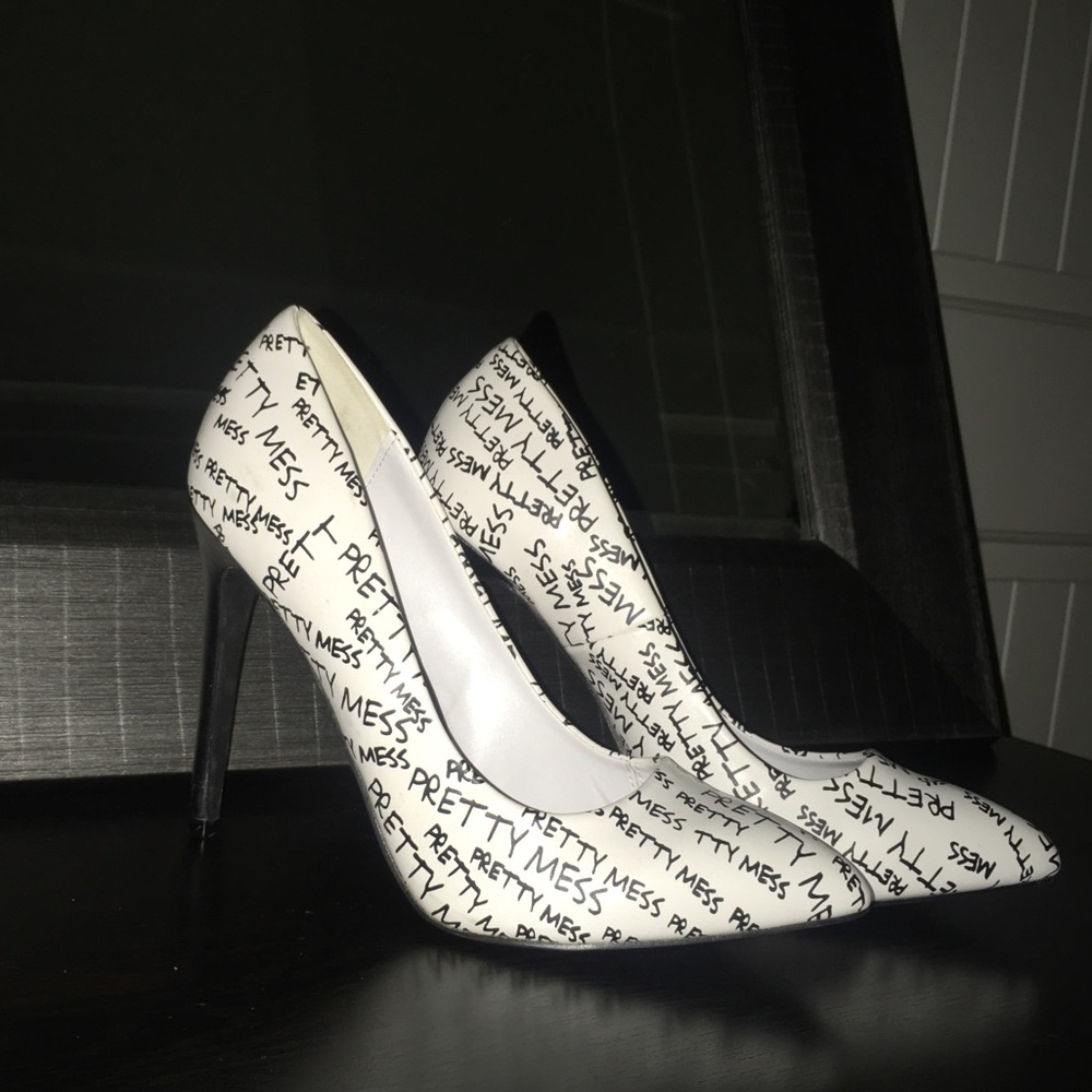 Pretty Mess pumps (NWOB)